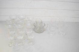 VARIOUS 20TH CENTURY CLEAR DRINKING GLASSES TO INCLUDE CHAMPAGNE BOWLS, SMALL TUMBLERS, SHERRY ETC