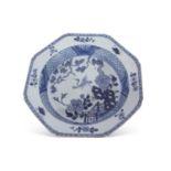 Large Chinese porcelain basin with blue and white design, Qianlong period, the well decorated with a