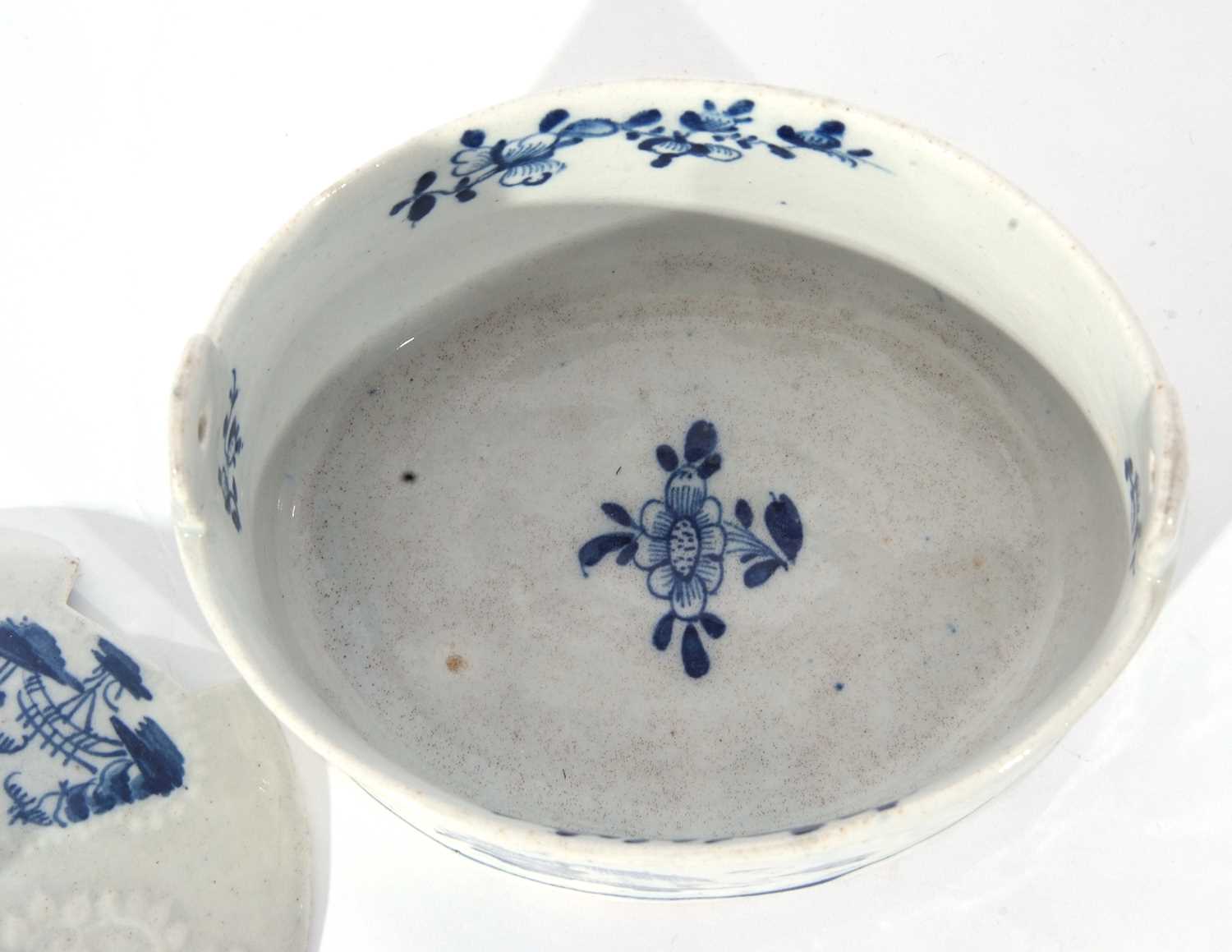Lowestoft porcelain butter tub, cover and stand circa 1765, the tub moulded with flowers enclosing - Image 12 of 14