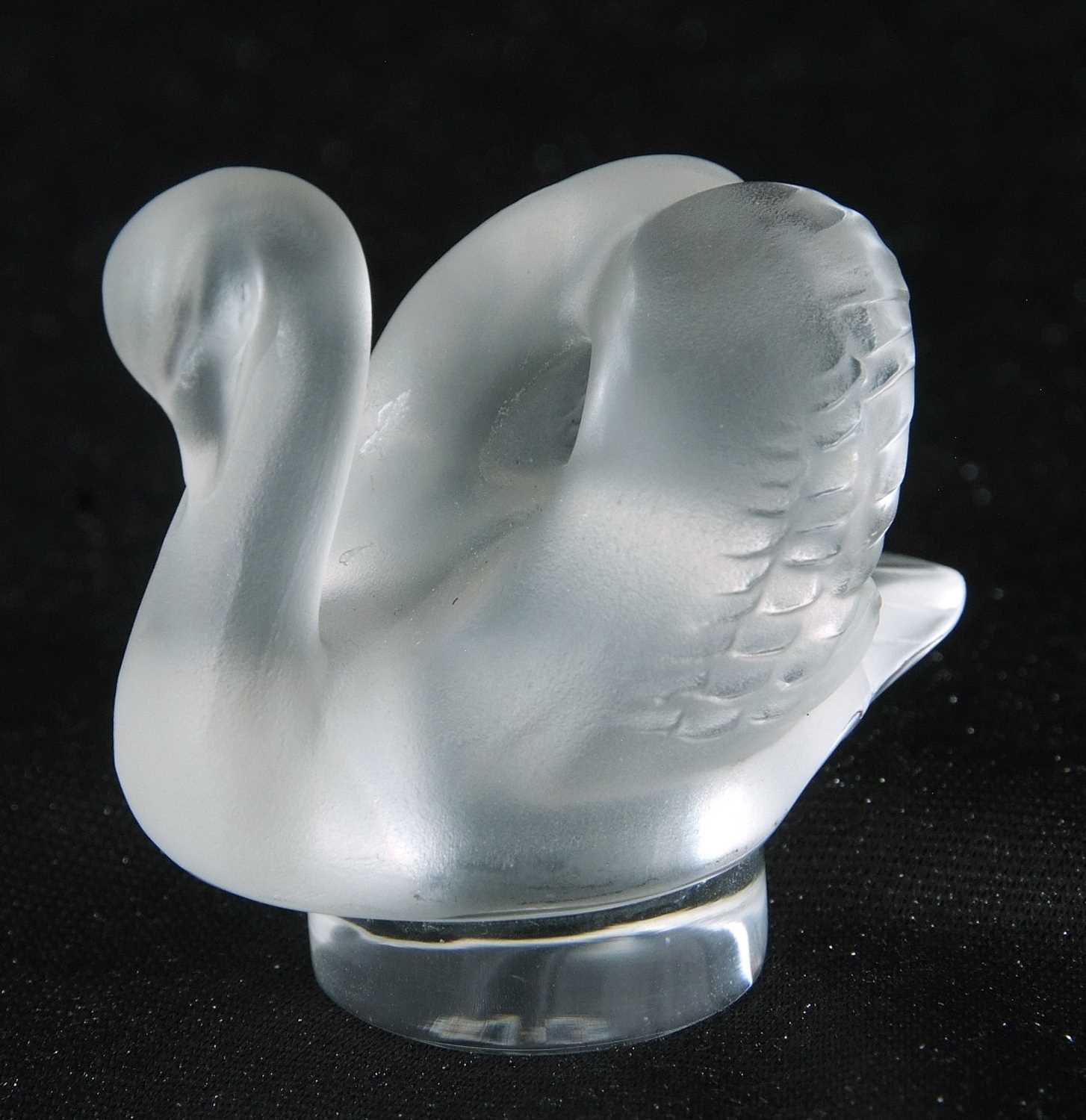 Lalique small model of a swan on circular base - Image 3 of 4