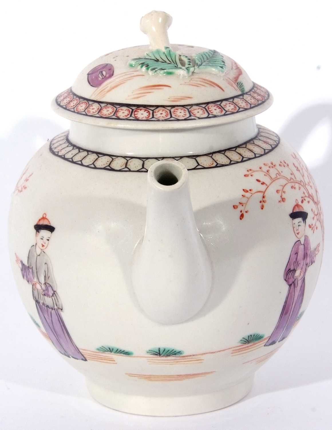 Lowestoft porcelain tea pot, circa 1780, with a polychrome design of Chinese figures by a tree, - Image 7 of 8