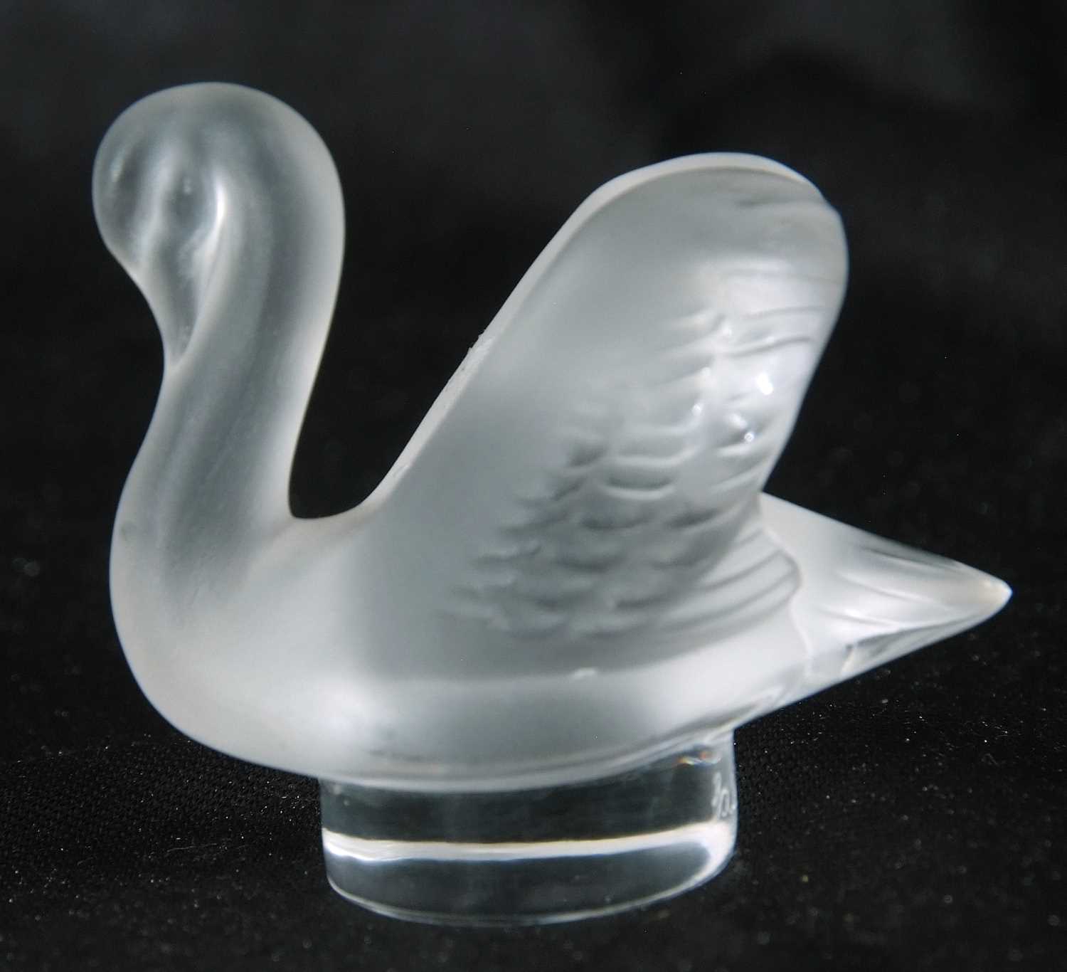 Lalique small model of a swan on circular base - Image 2 of 4