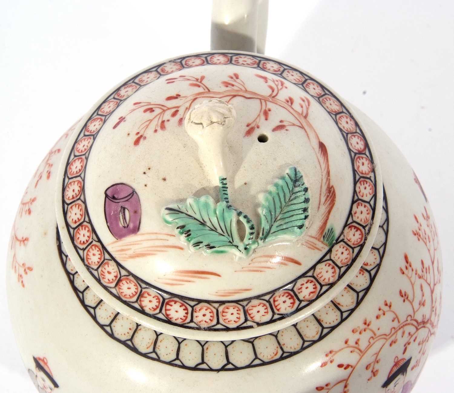 Lowestoft porcelain tea pot, circa 1780, with a polychrome design of Chinese figures by a tree, - Image 3 of 8
