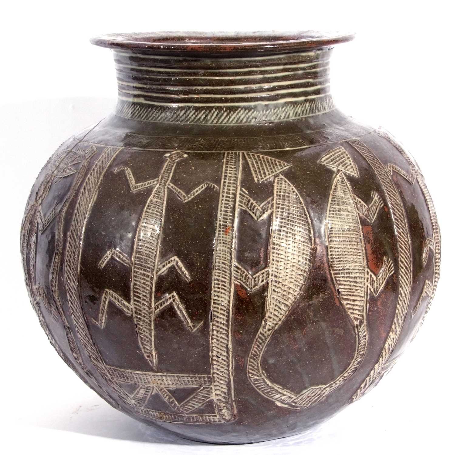 Large water pot by Ladi Kwali (Nigerian circa 1925-1984), the pot with incised designs of birds, - Image 3 of 6