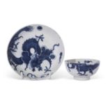 Lowestoft porcelain dragon pattern blue and white tea bowl and saucer, saucer 11cm diam