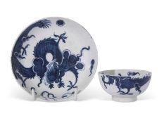 Lowestoft porcelain dragon pattern blue and white tea bowl and saucer, saucer 11cm diam