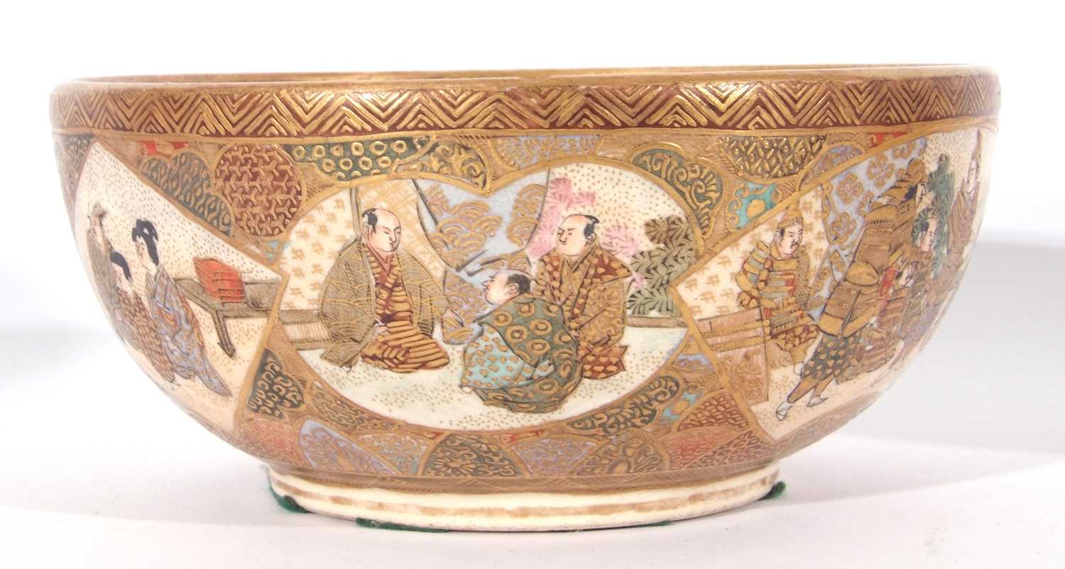 Satsuma bowl with typical gilt decoration, the interior with a dragon, exterior with Japanese - Image 11 of 15