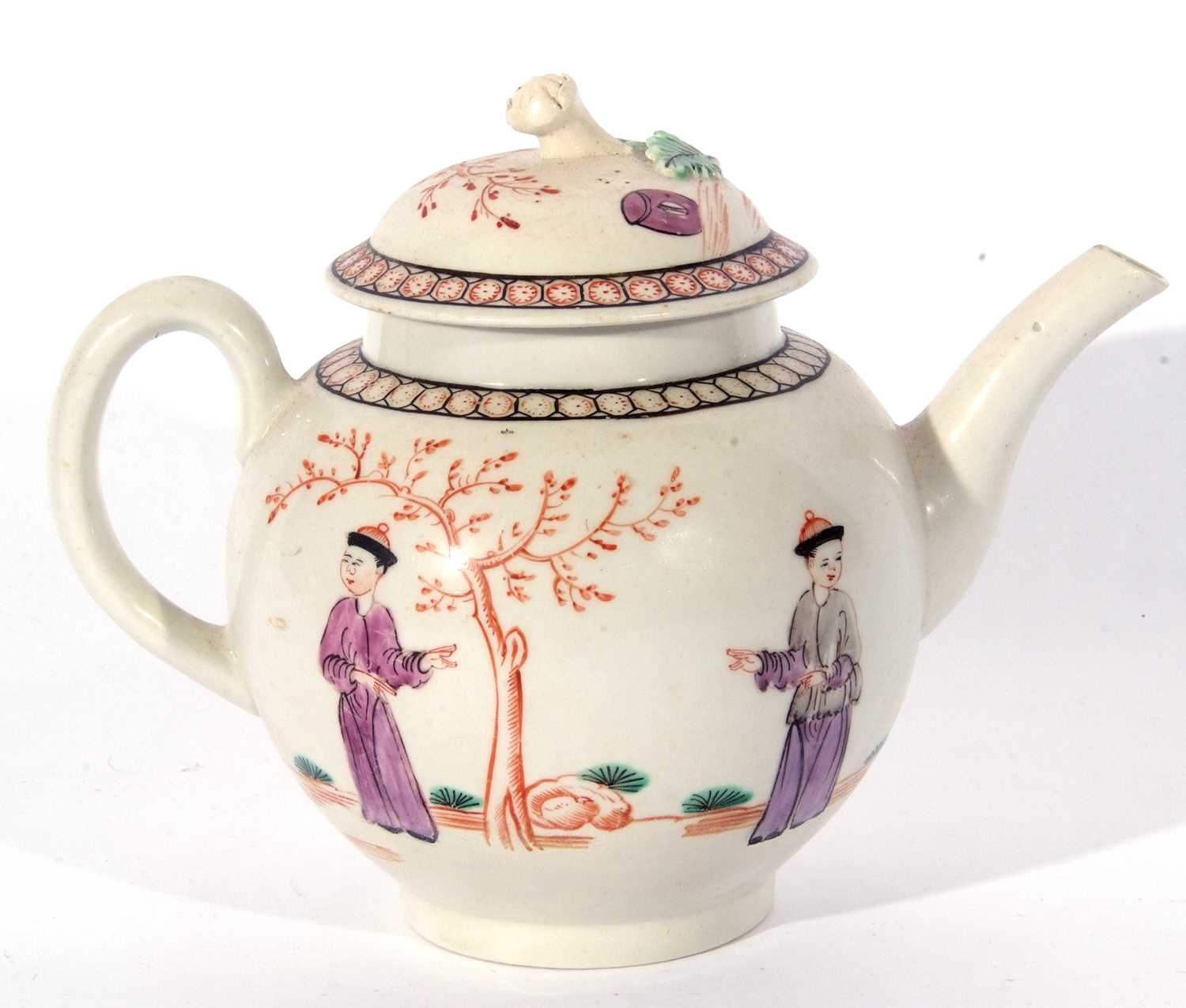 Lowestoft porcelain tea pot, circa 1780, with a polychrome design of Chinese figures by a tree, - Image 2 of 8