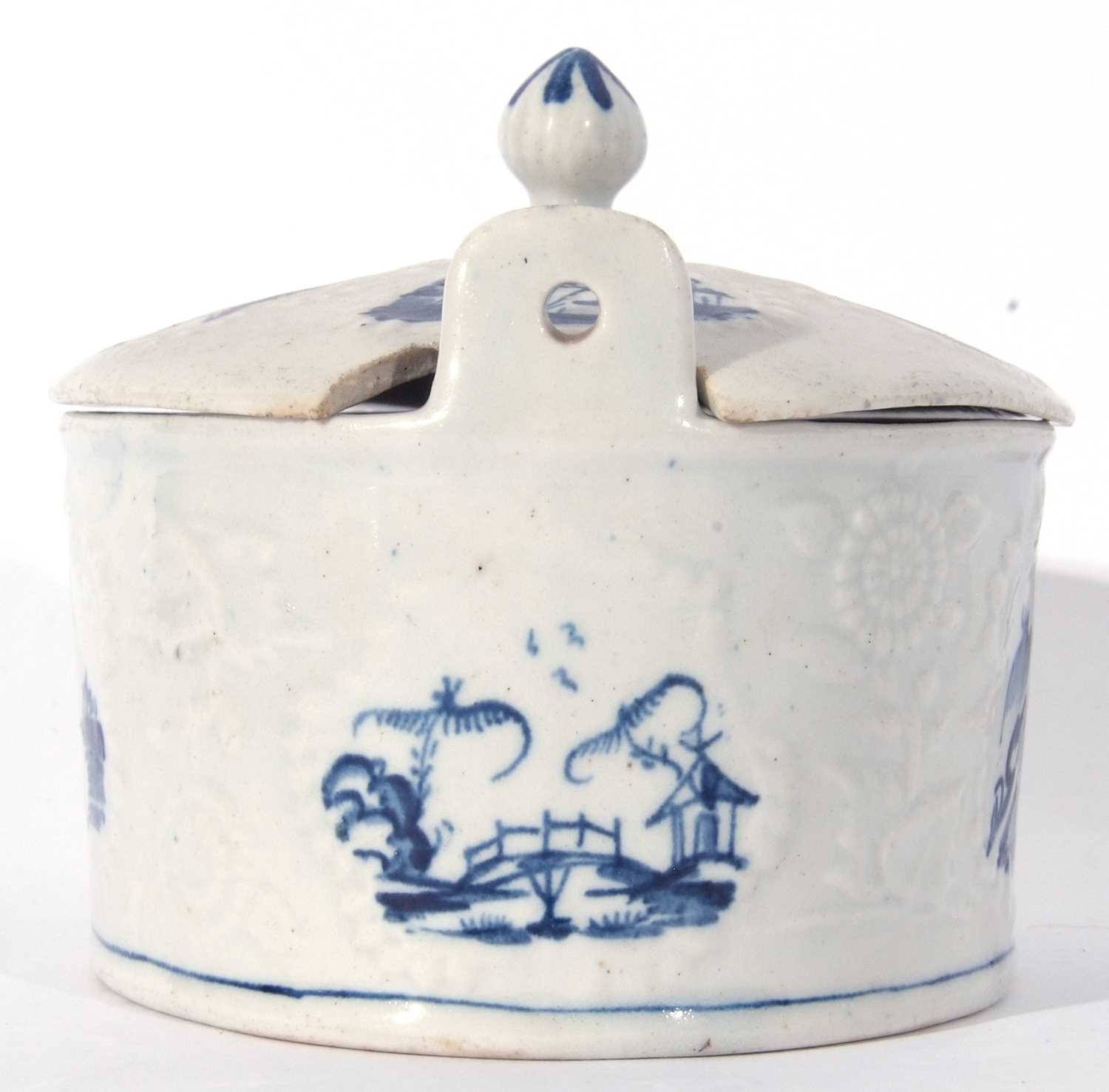 Lowestoft porcelain butter tub, cover and stand circa 1765, the tub moulded with flowers enclosing - Image 8 of 14