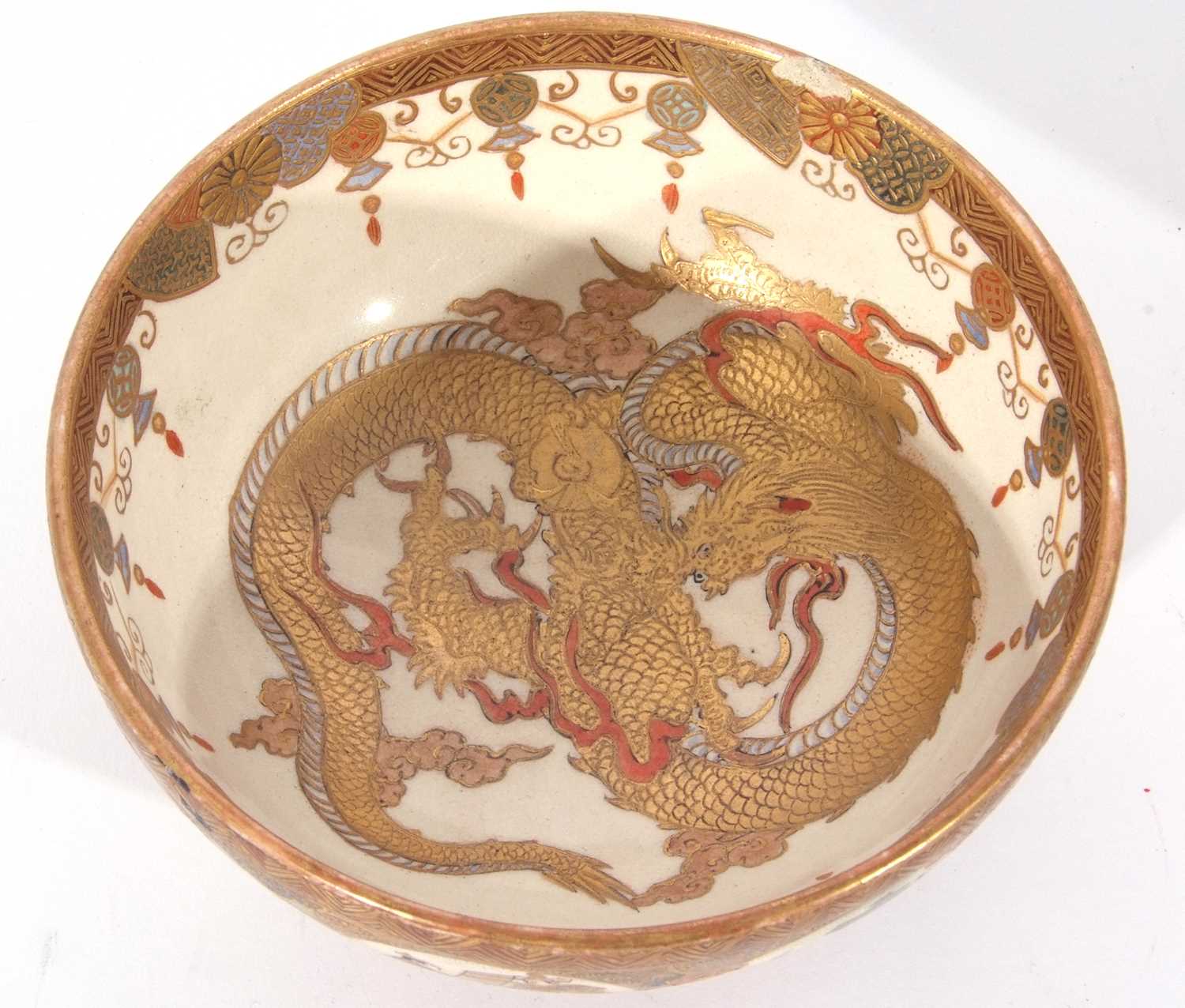 Satsuma bowl with typical gilt decoration, the interior with a dragon, exterior with Japanese - Image 13 of 15