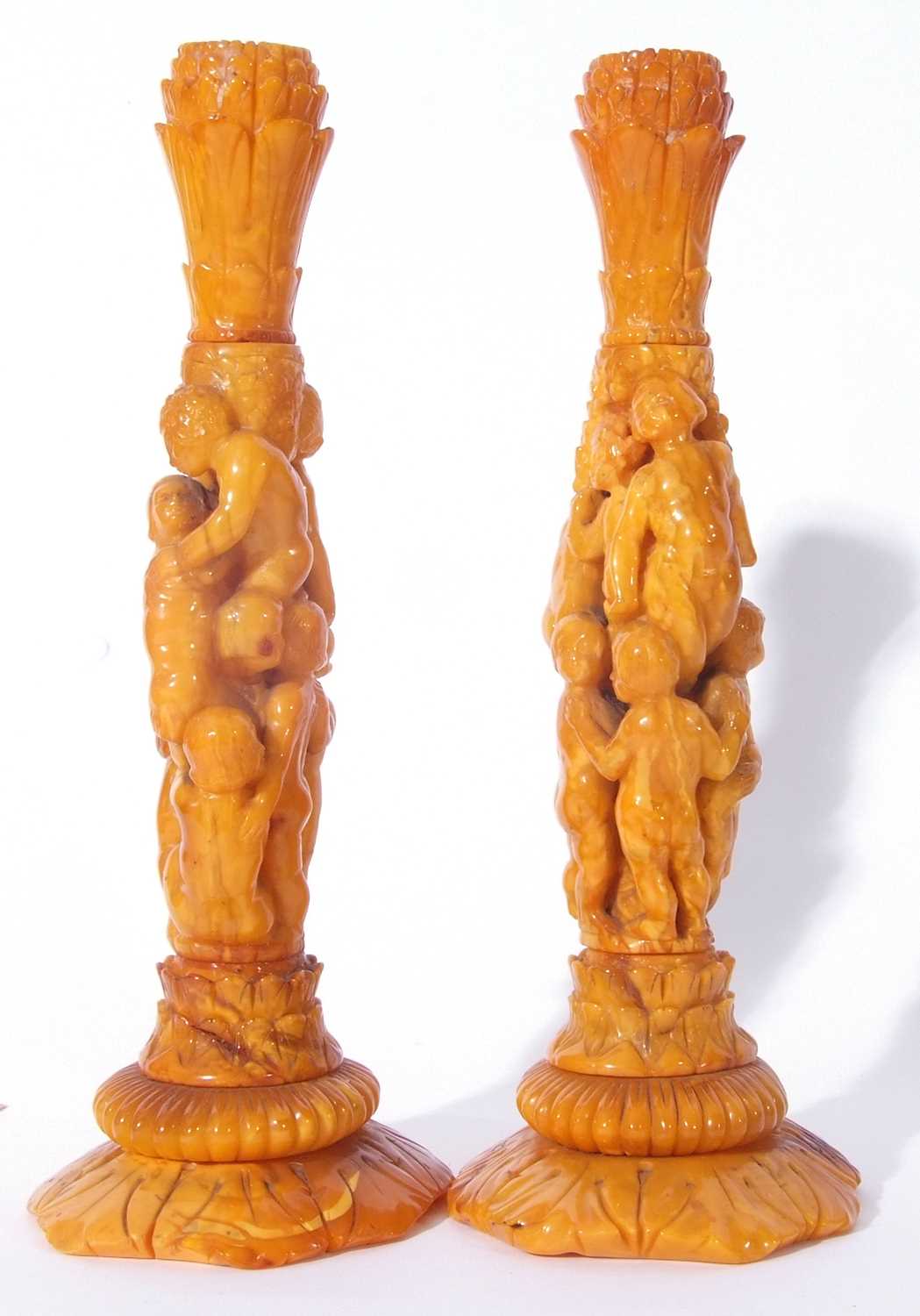 Pair of mid 19th century natural Baltic amber candlesticks (possibly German), having Corinthian - Image 4 of 16