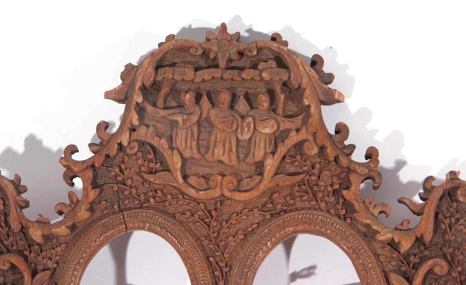 Late Ching dynasty carved wooden photo frame with 5 oval panels surrounded by foliate scrolls and - Image 2 of 4