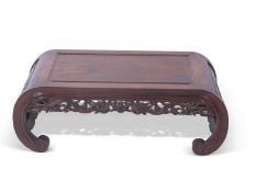 Chinese hardwood low table with swept incurving ends decorated with carved and fretwork detail, 33 x