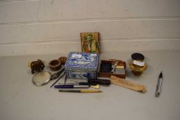 MIXED LOT VARIOUS CIGARETTE LIGHTERS, PENS, BUTTON HOOK, SMALL POLISHED STONE ORNAMENTS, POWDER