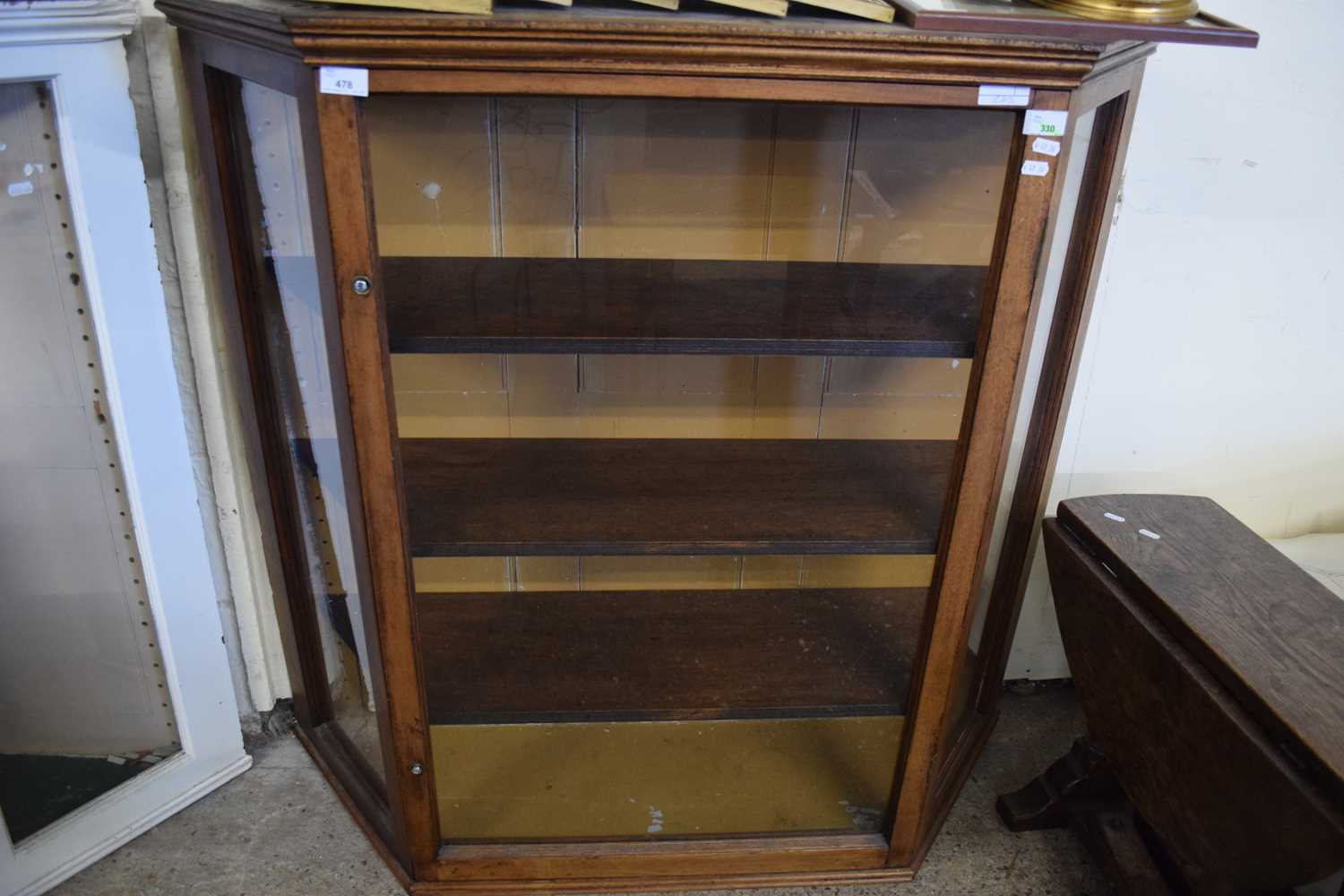 LATE 19TH/EARLY 20TH CENTURY SINGLE DOOR WALL MOUNTED DISPLAY CABINET, 114CM WIDE
