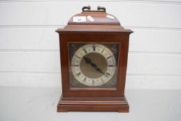 EARLY 20TH CENTURY MAHOGANY CASED MANTEL CLOCK WITH FRENCH BRASS MOVEMENT