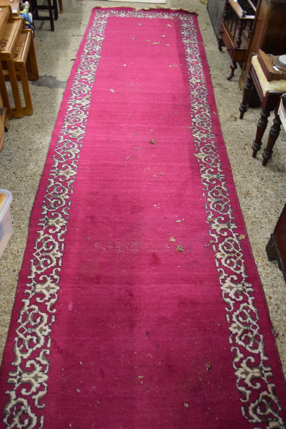 LARGE 20TH CENTURY DARK PINK FLORAL RUNNER CARPET, 396CM LONG