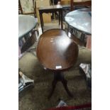 REPRODUCTION MAHOGANY VENEERED OVAL TOP OCCASIONAL TABLE, 74CM WIDE