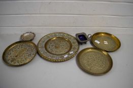 MIXED LOT OF MIDDLE EASTERN BRASS TRAYS, SMALL CONDIMENT DISHES, SMALL SILVER PLATED PEDESTAL BOWL