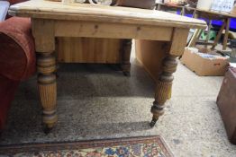 VICTORIAN PINE DINING TABLE ON FLUTED LEGS, 103CM WIDE