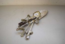 MIXED LOT OF VARIOUS CUTLERY TO INCLUDE VICTORIAN SILVER SUGAR NIPS, GEORGIAN FIDDLE PATTERN SMALL