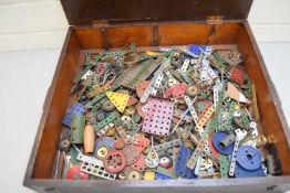 WOODEN BOX CONTAINING VARIOUS MECCANO