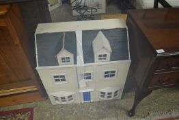 WHITE PAINTED DOLLS HOUSE, 67CM WIDE