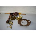 MIXED LOT VARIOUS WARES TO INCLUDE HORSE BRASSES, BRASS DUCK, METAMEC CLOCK, BOXED PLAYING CARDS