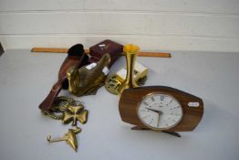 MIXED LOT VARIOUS WARES TO INCLUDE HORSE BRASSES, BRASS DUCK, METAMEC CLOCK, BOXED PLAYING CARDS