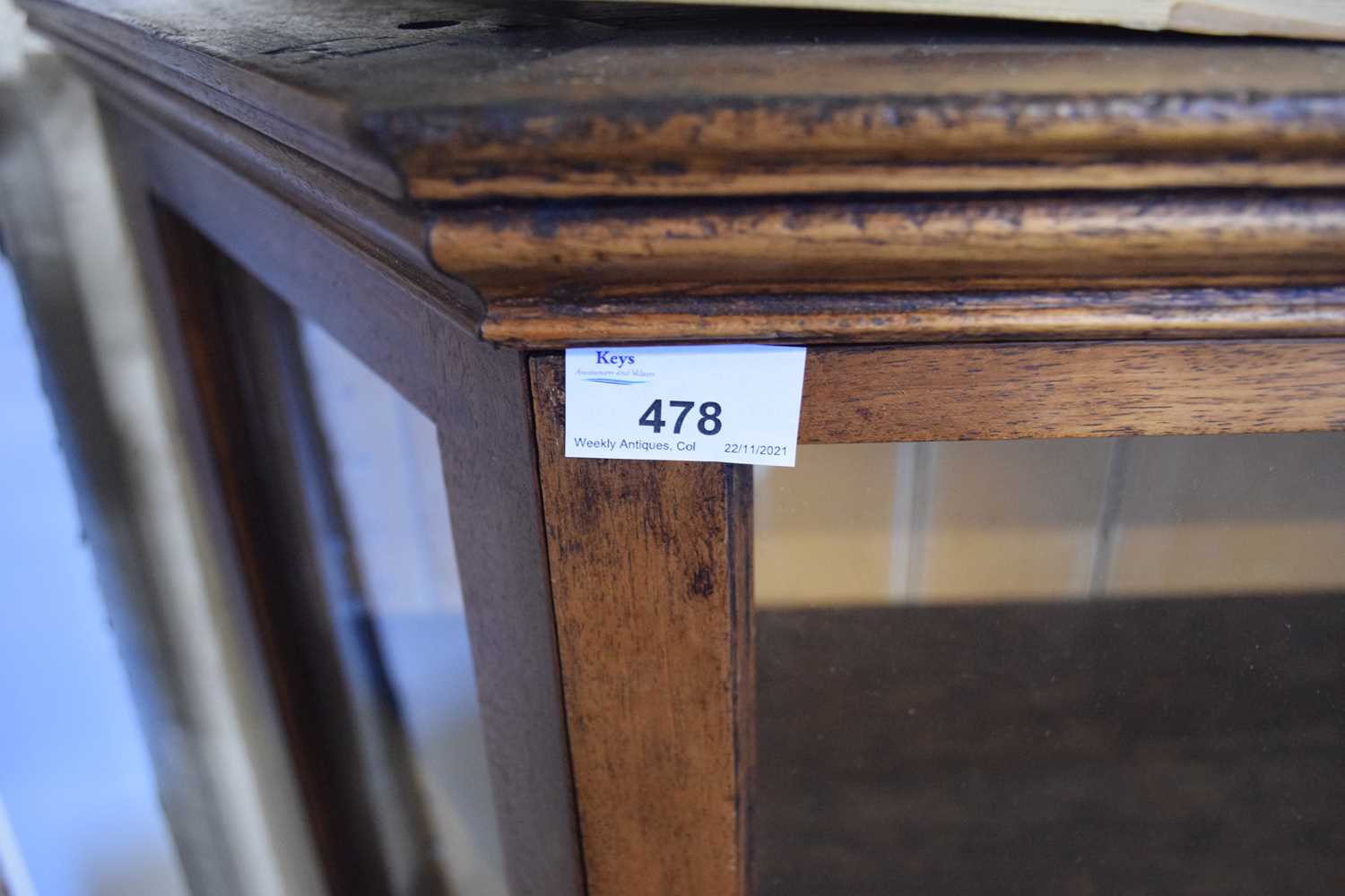 LATE 19TH/EARLY 20TH CENTURY SINGLE DOOR WALL MOUNTED DISPLAY CABINET, 114CM WIDE - Image 2 of 2