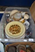 BOX CONTAINING QTY OF HOUSEHOLD CERAMICS