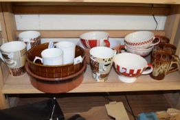 MIXED LOT OF ASSORTED MUGS, KITCHEN WARES, TEA CUPS ETC