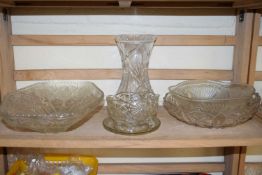 MIXED LOT VARIOUS CUT AND PRESSED GLASS BOWLS, VASE ETC