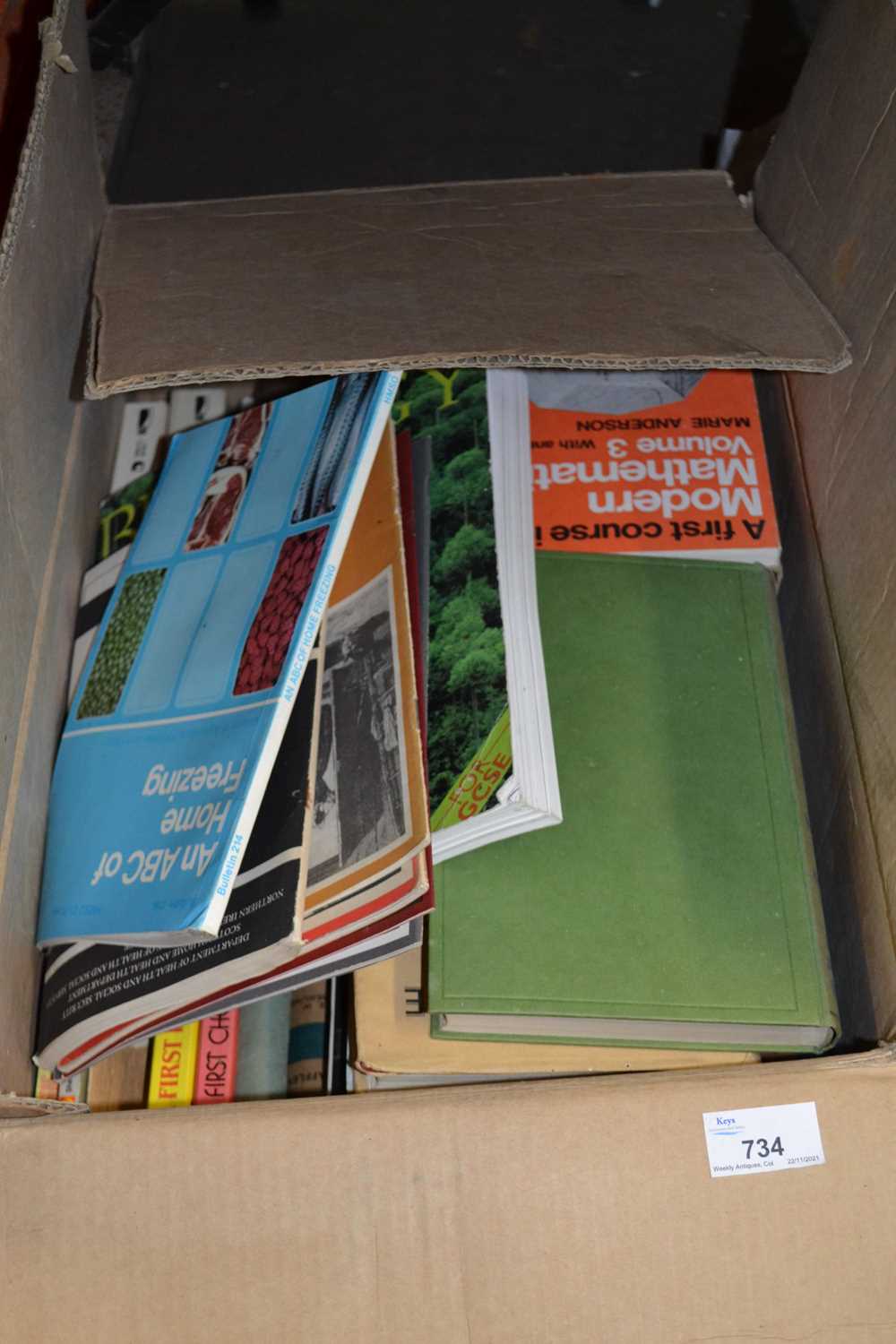 BOX CONTAINING VARIOUS BOOKS