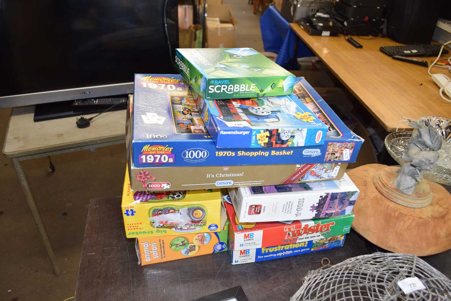 MIXED LOT OF BOARD GAMES, JIGSAW PUZZLES ETC