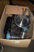 BOX OF MIXED KITCHEN WARES