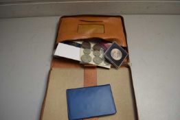 LEATHER CASE CONTAINING 20TH CENTURY BRITISH COMMEMORATIVE COINAGE ETC