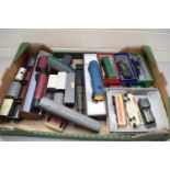 BOX OF VARIOUS MODEL RAILWAY ENGINES TO INCLUDE AIRFIX 'CAERPHILLY CASTLE', 'DUCHESS OF SUTHERLAND',