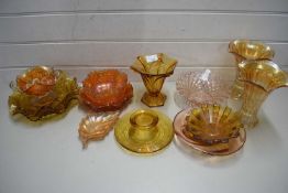 QUANTITY OF DECORATED GLASS BOWLS AND VASES TO INCLUDE CARNIVAL GLASS