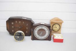 MIXED LOT OF FIVE VARIOUS MANTEL AND BEDSIDE CLOCKS