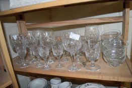 MIXED LOT OF DRINKING GLASSES