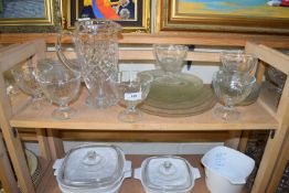 MIXED LOT OF GLASS WARES TO INCLUDE LEAF FORMED DISHES, LEMONADE JUG AND OTHER ITEMS