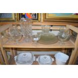 MIXED LOT OF GLASS WARES TO INCLUDE LEAF FORMED DISHES, LEMONADE JUG AND OTHER ITEMS