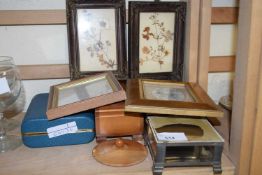 MIXED LOT VARIOUS SMALL WOODEN JEWELLERY BOXES, DRIED FLOWER PICTURES, PHOTO FRAMES AND OTHER ITEMS