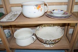 MIXED LOT OF CERAMICS TO INCLUDE A CHAMBER POT AND OTHER ITEMS AND A FURTHER PEDESTAL DISH ETC