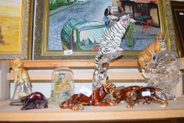 MIXED LOT COMPRISING FRANKLIN MINT MODELS OF TIGERS ON GLASS BASES, TOGETHER WITH FURTHER GLAZED