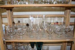 MIXED LOT OF DRINKING GLASSES