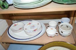 MIXED LOT OF CERAMICS TO INCLUDE MEAT PLATES, CUPS AND SAUCERS ETC