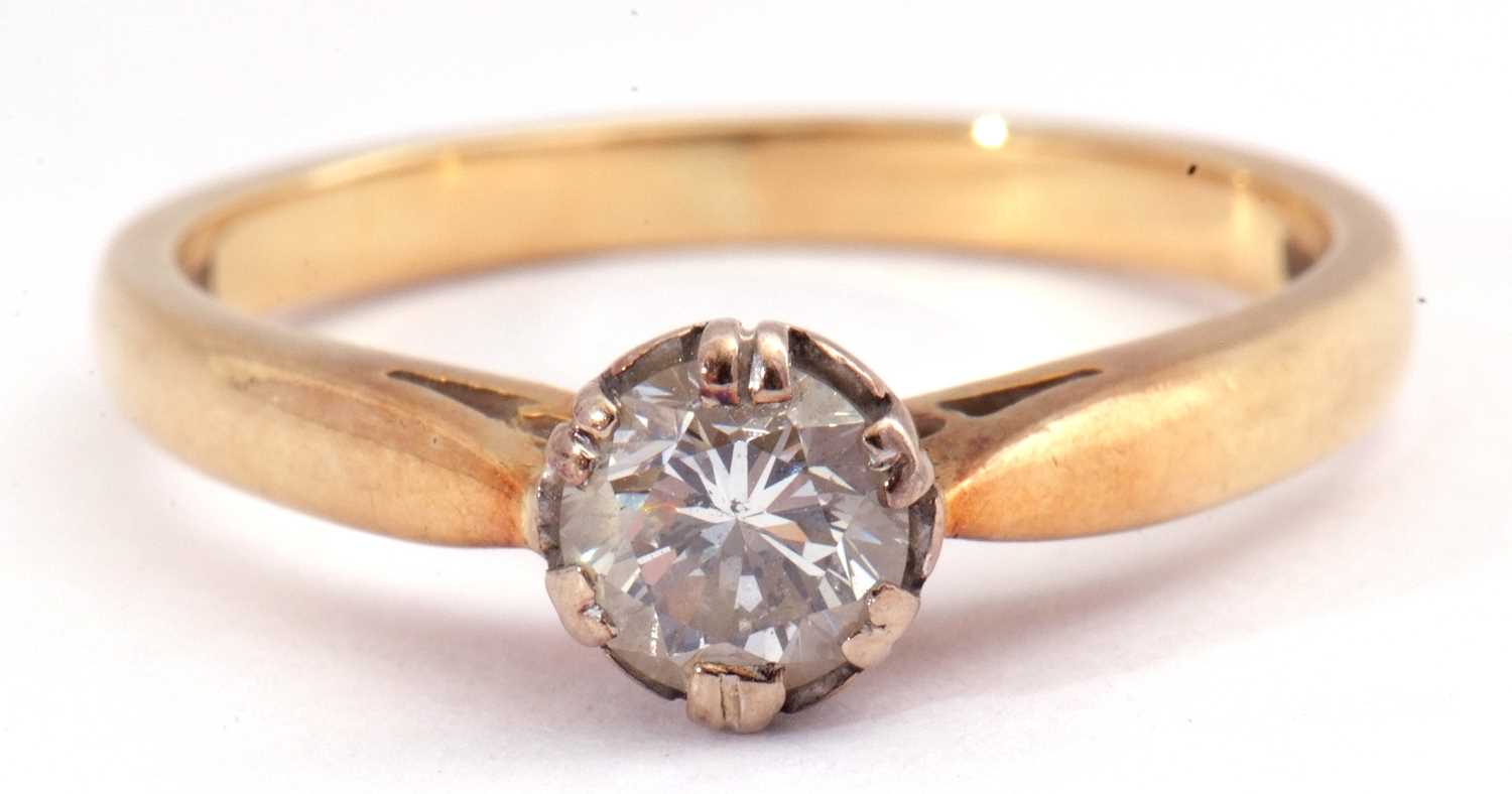 18ct gold single stone diamond ring, a round brilliant cut diamond, 0.50ct approx, raised between