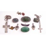 Mixed Lot: an Egyptian revival 800 stamped white metal and enamel scarab wing brooch (a/f), 925